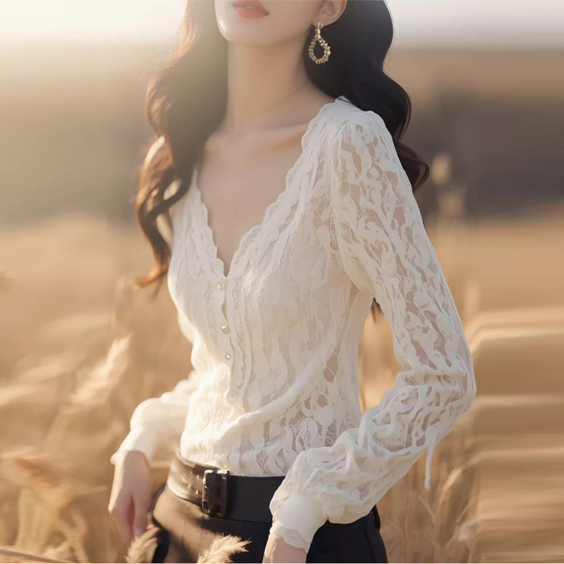 Authentic Gejia Official 2026 Spring and Autumn French-Style High-End V-Neck White Lace Waist-Cinching Shirt for Women, Stylish Blouse