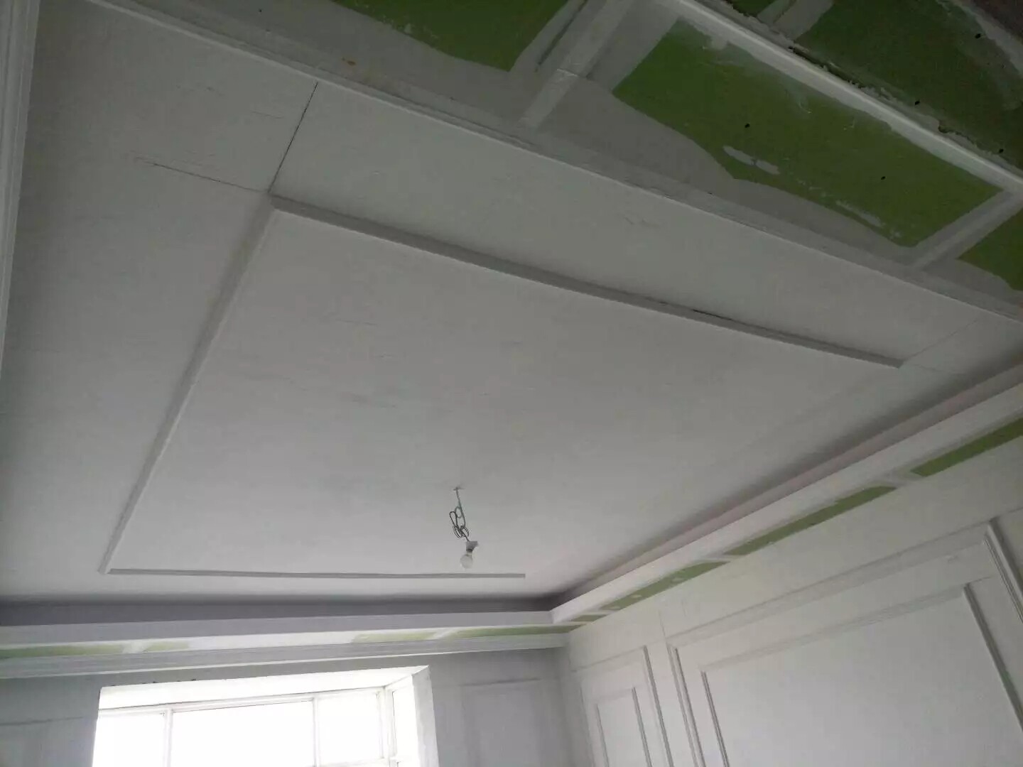 Zhengzhou carpenter guest restaurant gypsum board modeling central air conditioning fresh air pipe ceiling partition wall wardrobe shoe cabinet design