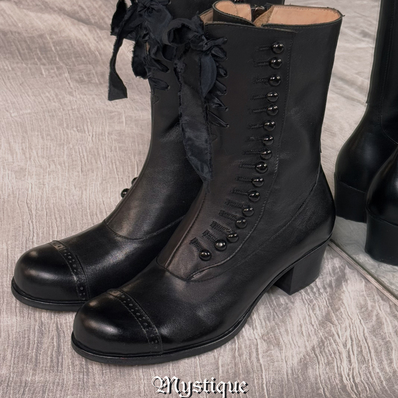 Antique Boots Mystique Victorian Era Carved Square Toe Chunky Heel Mid-Calf Retro Court Style Vintage Antique Boots Mystique Victorian Era Carved Square Toe Chunky Heel Mid-Calf Retro Court Style Vintage