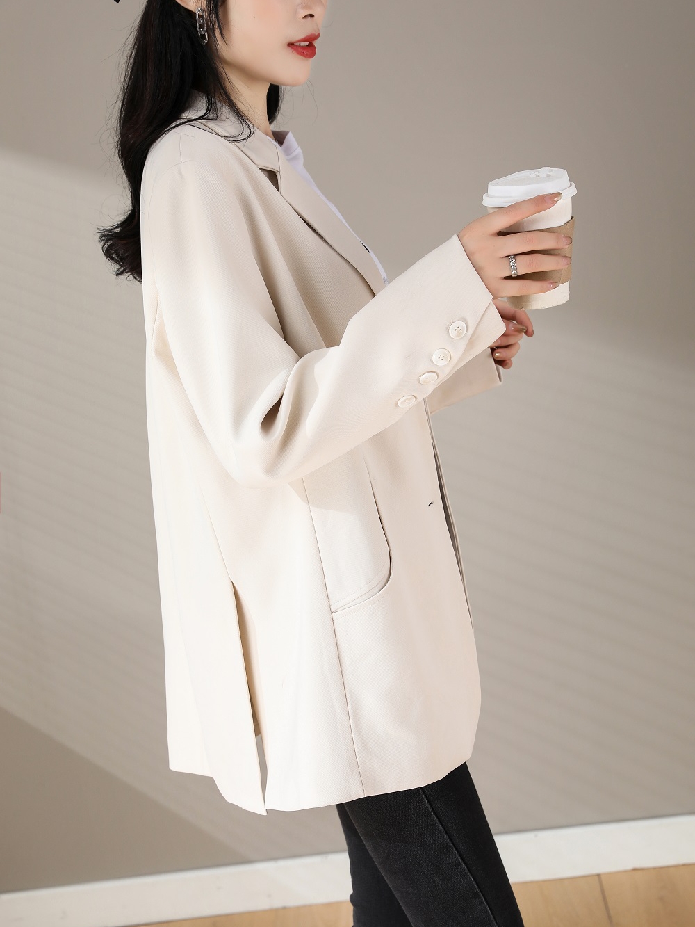 White suit jacket female Korean version 2022 spring all-match loose casual high-end temperament design sense new suit female