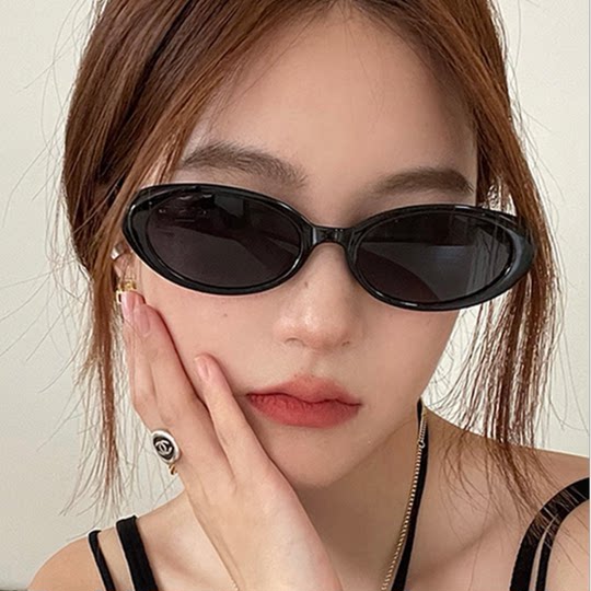 Trendy White Sunglasses for Women, Influencer Style, Fashionable ins Retro Hong Kong Style, White Frame, Small Face Sunglasses