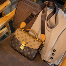 2021 autumn and winter new womens bag senior sense of foreign style shoulder shoulder bag fashion versatile small square bag trend old flower bag