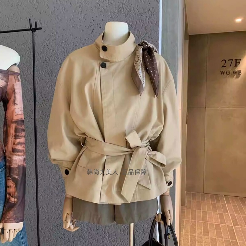 High-End Khaki Short Trench Coat for Women, 2026 New Spring Style, Petite Size, Stand Collar, Fashionable Korean Style, Waist-Cinching