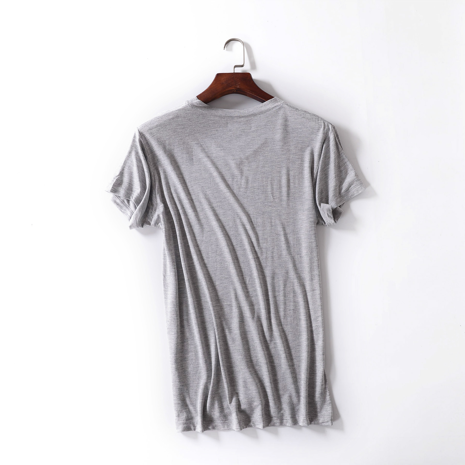 Áo thun nam giản dị Modal đồ ngủ ngắn tay màu rắn cổ chữ V chạm đáy áo cotton phục vụ nhà cộng với tăng phân bón bộ thu đông nam