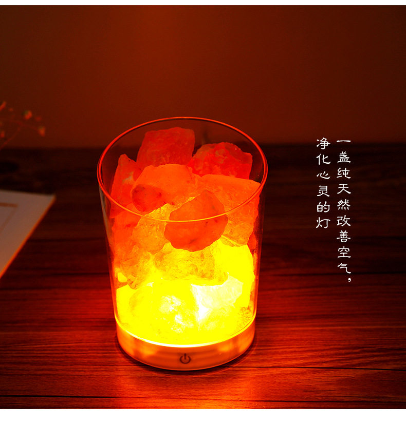 觸摸開關 一檔:長按1秒開機,暖光亮 ,長按功能鍵,無極調光, 二檔:輕觸功能鍵,彩燈變換 三檔:輕觸功能鍵定色 四檔:輕觸開關鍵關機 產品名稱 M2水晶鹽燈 鹽晶重量 900G 產品型號 M-02 產品產地 中國深圳 供電方式 USB輸入 產品材質 ABS+PC+電子元件 額定電壓 DC5V 產品尺寸 94*94*141MM 包裝尺寸10.5*10.5*15.5CM 裝箱數量:24PCS 箱重:22.3KG 箱規:44.5*33.6*32.6CM 工作電流 100-600mA 電源線長度 1.2米 額定功率3W 產品功能 夜燈、氛圍燈、負離子燈 資格認證 FCC CE ROSH 安全檢測認證 產品標配 主機一臺、USB線1條(1.2M)、說明書1份 產品型號 M-04 產品產地 中國深圳 供電方式 USB輸入 產品材質 ABS+PC+電子元件 額定電壓 DC5V 產品尺寸 94*94*141MM