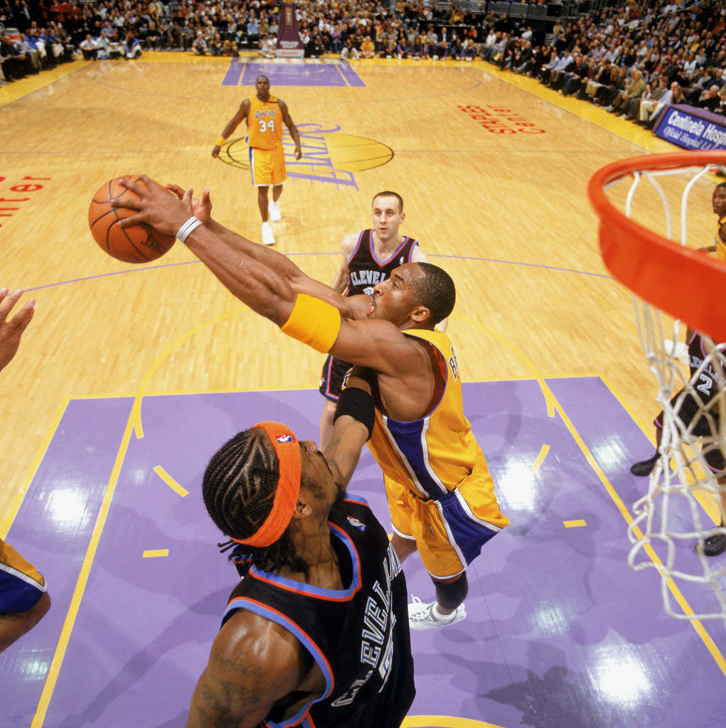 Ngắn khuỷu tay Bryant bóng rổ McGrady Iverson dài cổ tay thở mồ hôi thấm bông bóng đá thể thao an toàn đai bảo vệ đầu gối