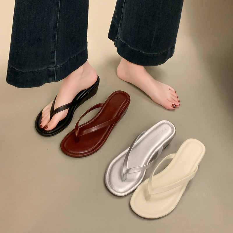 Beautiful Red High-Heeled Flip-Flops for Women, Summer Outerwear, 2026 New Wedge-Heeled Vacation Sandals