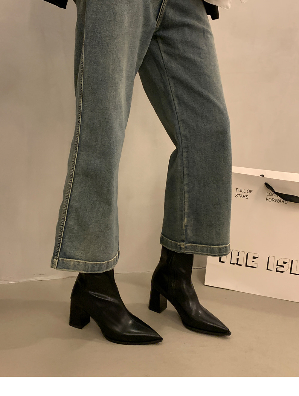 Французский эластичность Lean -Thin Boot самка 2025 осенью и зимой новый наконечник Толстые голые сапоги на высоком кабгалстук-бабочкае Лодыжка короткие трубки ботинки сын Sonlarfu/Suo Lanfu 
