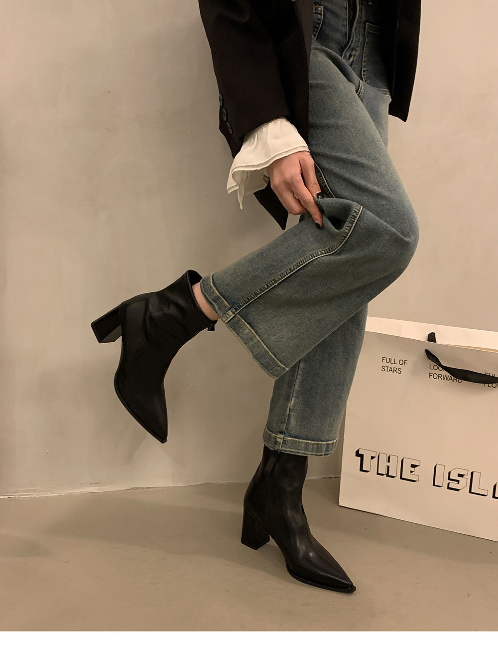 Французский эластичность Lean -Thin Boot самка 2025 осенью и зимой новый наконечник Толстые голые сапоги на высоком кабгалстук-бабочкае Лодыжка короткие трубки ботинки сын Sonlarfu/Suo Lanfu 
