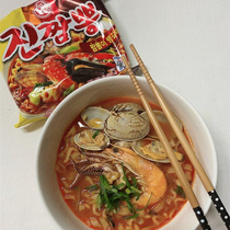 Full of 4 bags of Korean instant noodles running men with tumbler real seafood chowder ramen 130g instant noodles