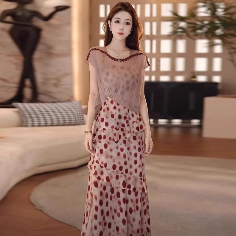 French Rouje Moaks Silk Fashion Suit for Women, Slimming Summer New Style, Stylish Polka Dot Dress Two-Piece Set French Rouje Moaks Silk Fashion Suit for Women, Slimming Summer New Style, Stylish Polka Dot Dress Two-Piece Set