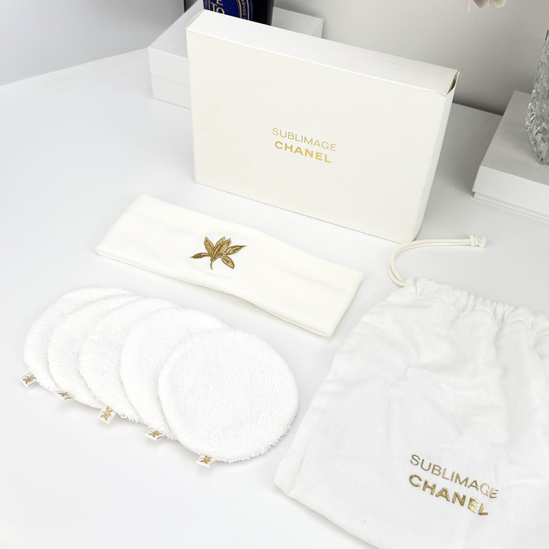 Chanel Beauty Counter Gift Luxury Toiletry Set (Hairband + 5 Face Wash Cloths) Drawstring Storage Bag Chanel Beauty Counter Gift Luxury Toiletry Set (Hairband + 5 Face Wash Cloths) Drawstring Storage Bag