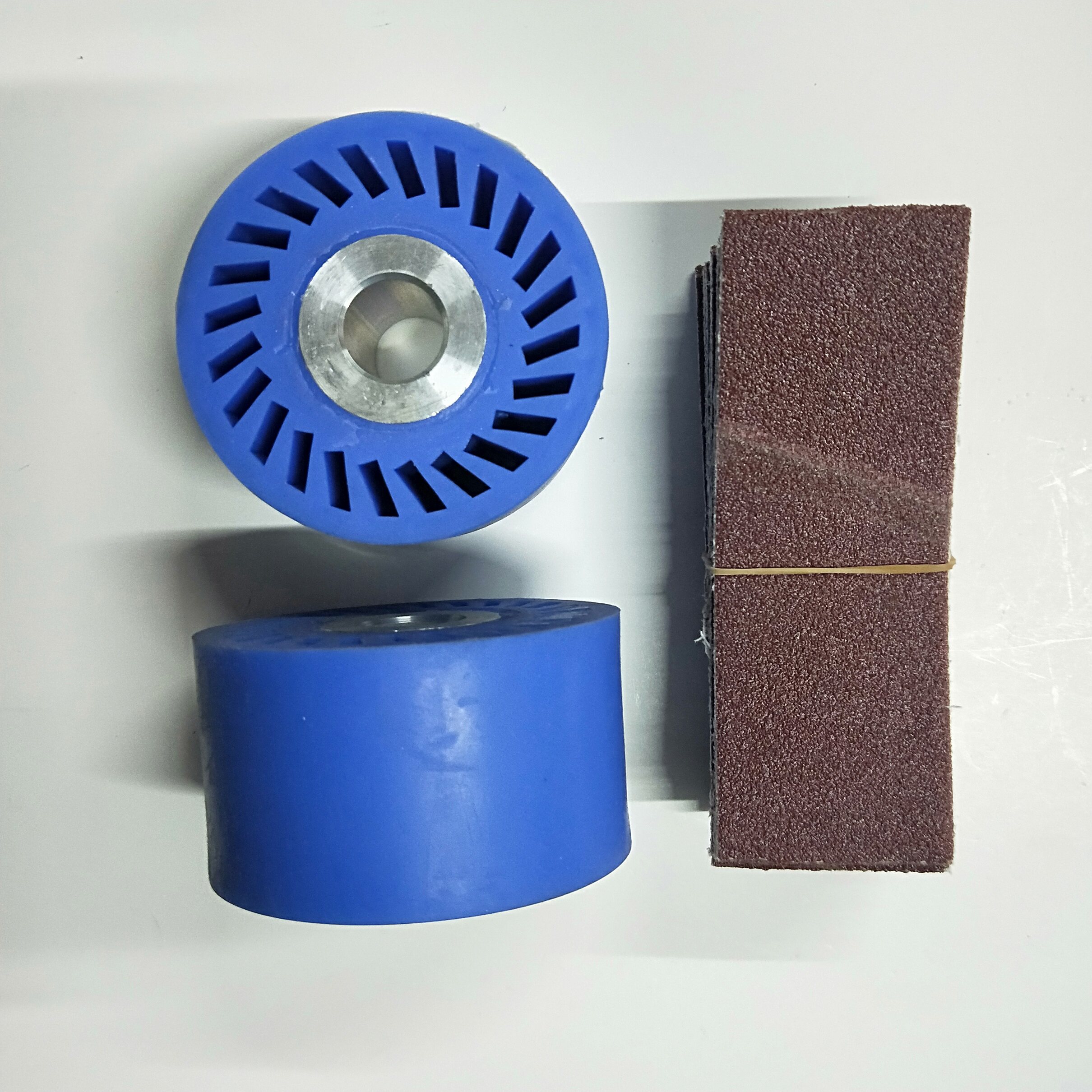 Polishing machine sand belt aluminium core rubber wheel leather piece beating coarse wheel shoe factory sole polished wheel sand paper sleeve rubber wheel