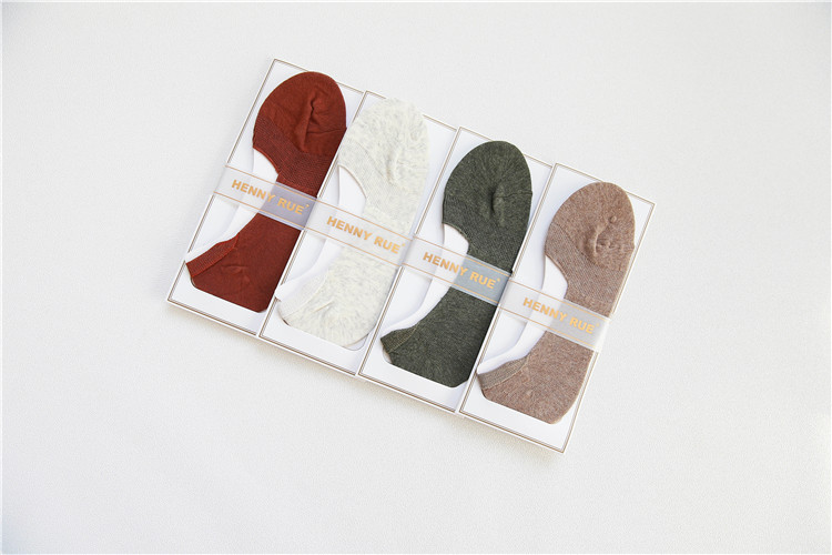 Mùa hè mỏng vớ nữ cotton nông miệng vô hình rắn màu đen thấp để giúp chống trượt silicone phiên bản Hàn Quốc với giày đơn nữ vớ - Bít tất nữ vớ da
