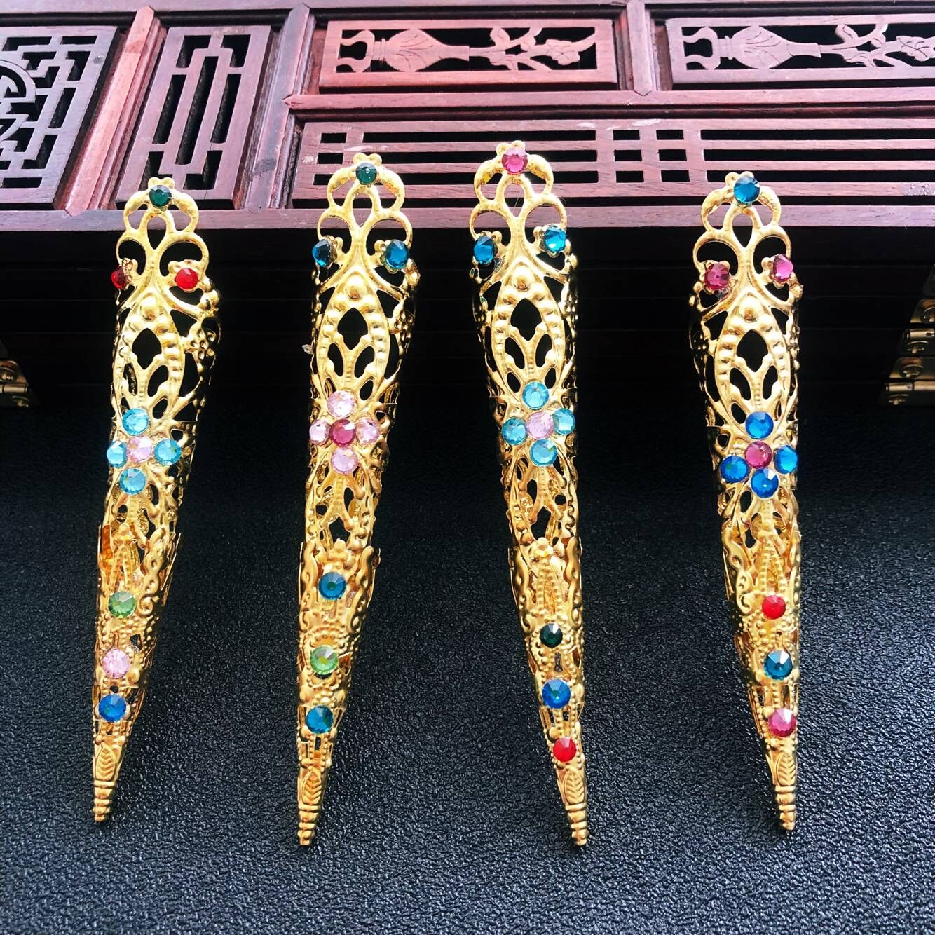 Jubilee Other Accessories New Attack Slightly Accessories Zhen Huan such as the Yi Chuanjia Qing Dynasty Palace Tiny Thickened Nail Sleeve