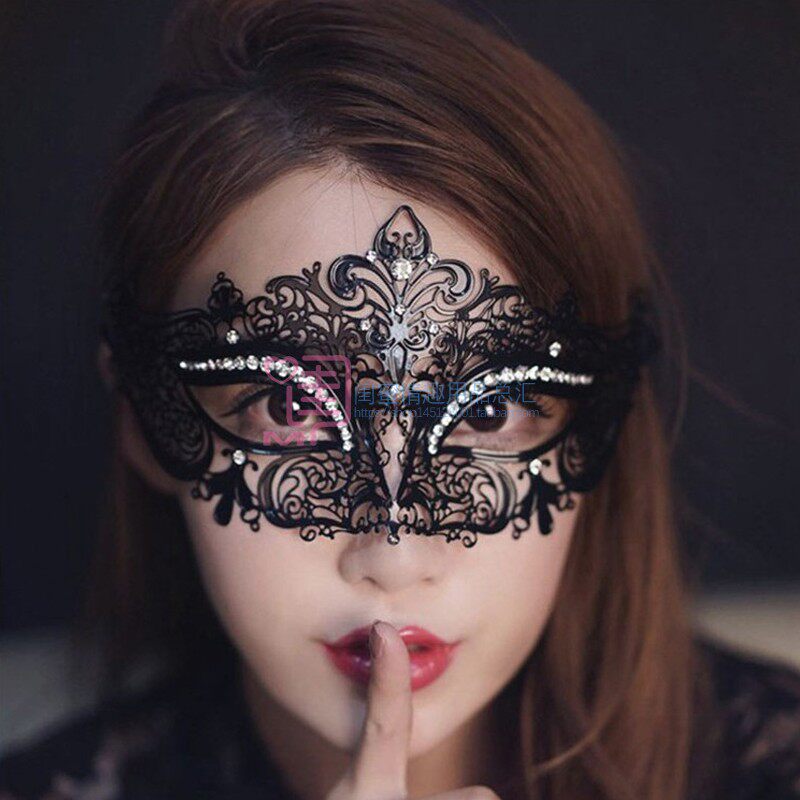 Queen's lace eye mask fake mother mask room thing interesting metal mask couple sm couple toy training blindfold sp