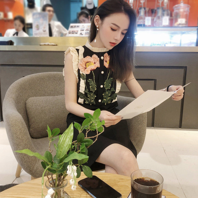 Willow 3 spring and summer new flower embroidery with sleeveless black G family foreign dress to take up waist and display slim temperament