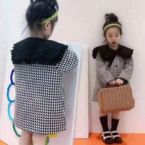 Girls coats autumn and winter stylish and fashionable 24 new childrens plaid thickened woolen coats Korean style windbreakers mid-length