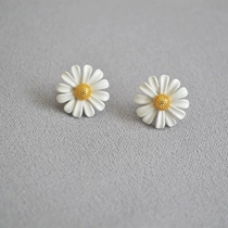 Spot Small Daisy Series Ornaments Spring Summer Qualification Romantic playful ear clip ear nail ring 2022 new temperament
