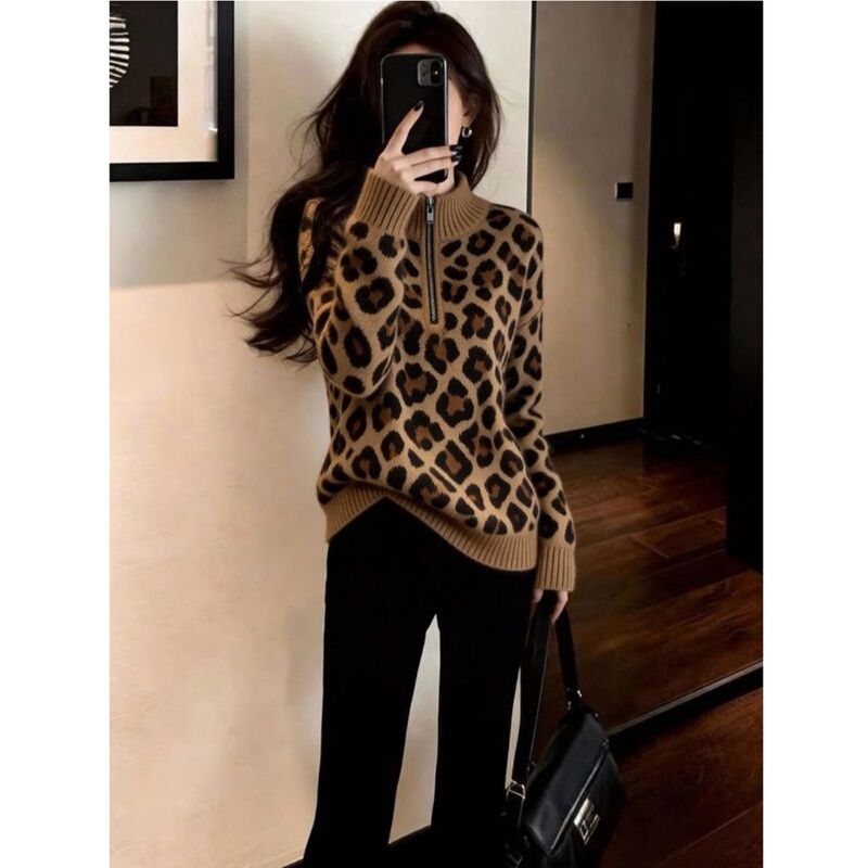 High-End Fashion Leopard Print Knit Sweater Top 2026 Autumn and Winter New Thickened Warm Age-Reducing Base Sweater