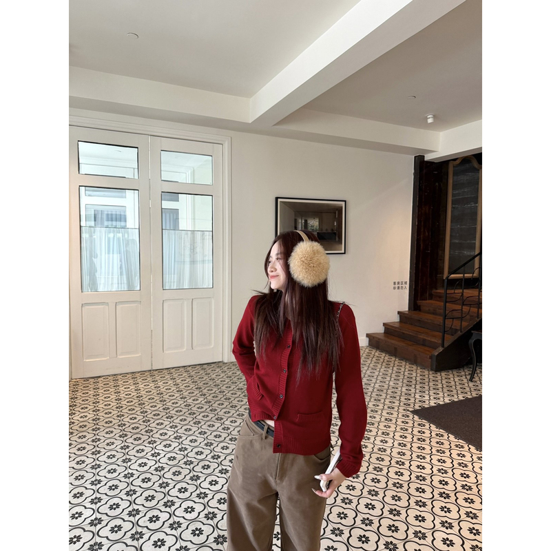 Seven Also Has a Triangular Logo Knit Cardigan, Wool Sweater, Loose Fit, Slimming, Casual Top, 2026 New Model for Women Seven Also Has a Triangular Logo Knit Cardigan, Wool Sweater, Loose Fit, Slimming, Casual Top, 2026 New Model for Women