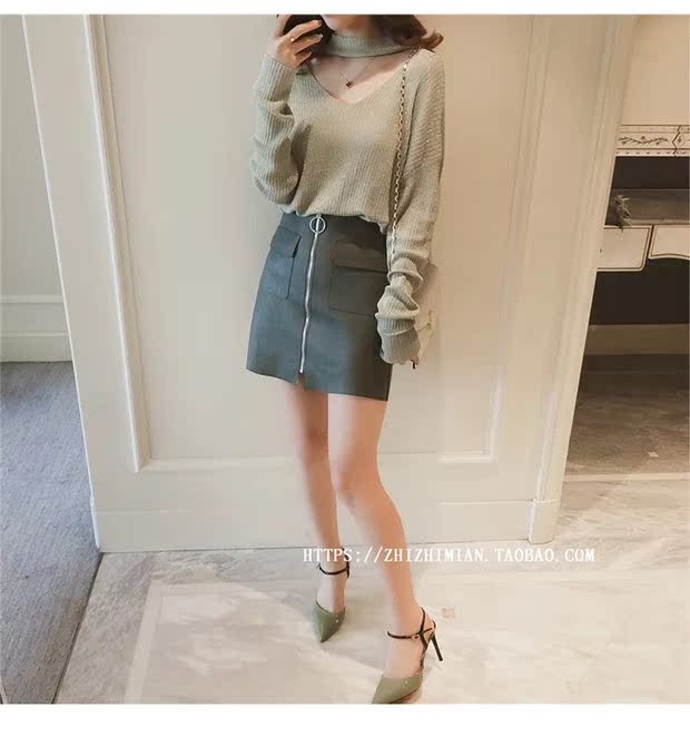 Áo thun lụa tay dài tay sáng màu mùa xuân hè 2018 phiên bản Hàn Quốc mới của áo thun mỏng cổ chữ V treo cổ áo len cao cổ nữ hàn quốc