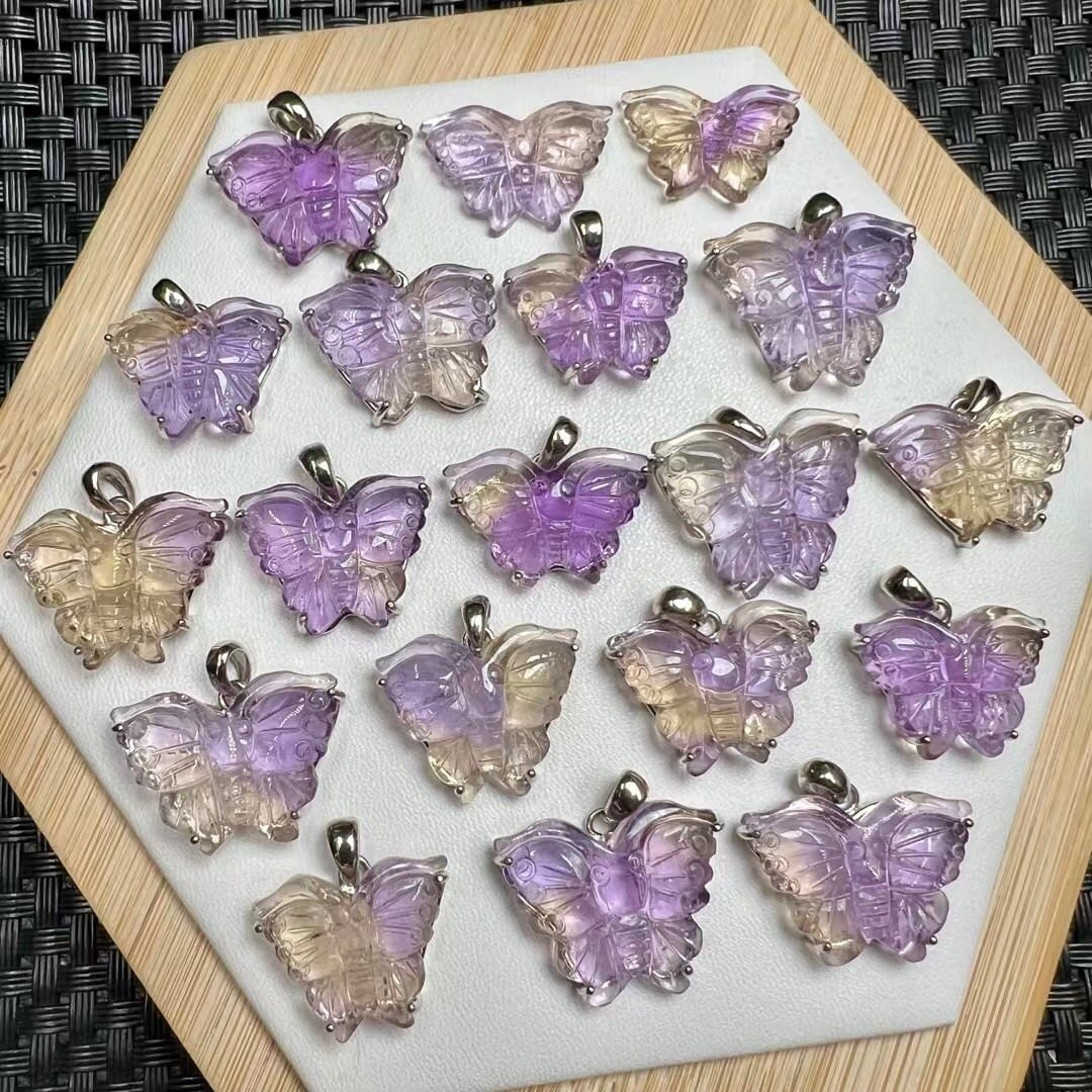 天然アメジスト、シトリン、そしてアメジストとシトリンを組み合わせた蝶のペンダント。925シルバー製。