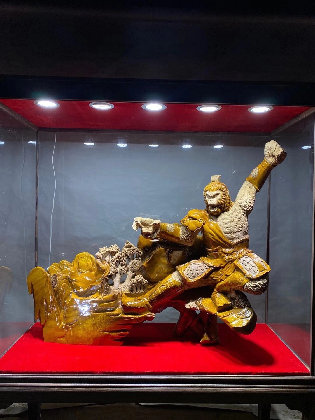 Best selling golden silk nan root carving ornaments hand-carved handicrafts wood carving living room large ornaments degreeization of the great sage Sun Wukong