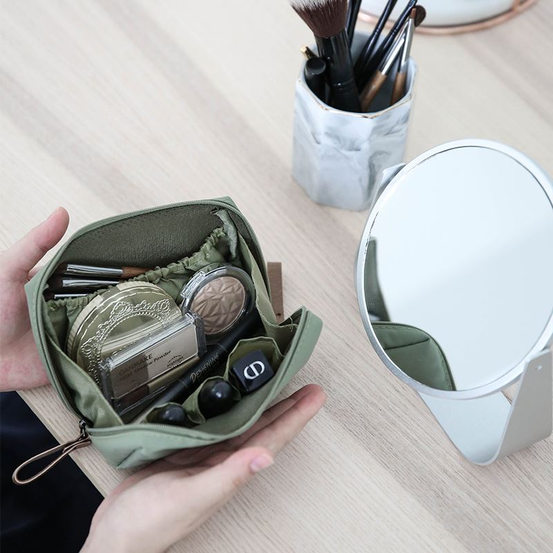 Lipstick containing small bag makeup bag 2021 The small containing bag in the inside of the new bag delicate mouth red cashier bag