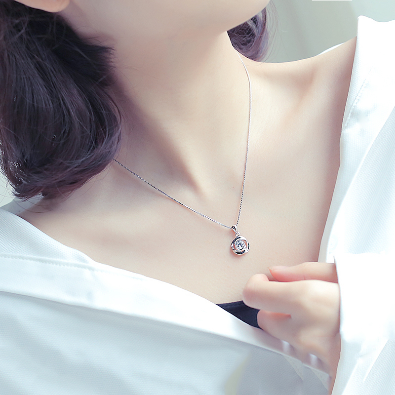 Four Leaf Grass Pure Silver Necklace Woman 2022 New Collarbone Small Crowd Design Feel Light Extravagant Senior Pendant Birthday Present