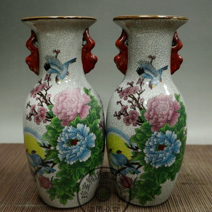 Retro Chinese old porcelain Jingdezhen vase swinging piece imitation ancient made of old peony binaural vase Home Decorative Products
