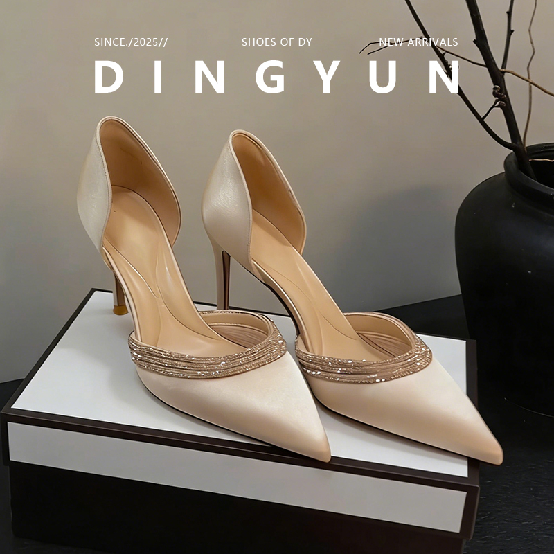 Sheepskin Version Dingyun Rhinestone Stiletto High Heels Women's Pointed Toe Light Luxury High-End Side Cut-Out Bridal Shoes Elegant Sheepskin Version Dingyun Rhinestone Stiletto High Heels Women's Pointed Toe Light Luxury High-End Side Cut-Out Bridal Shoes Elegant