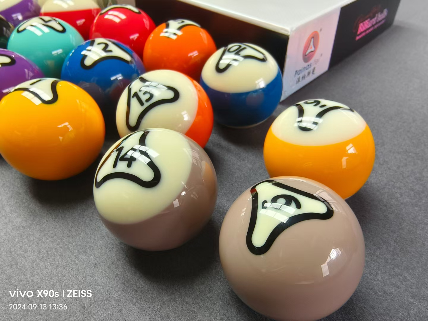 57.2mmゴールドクリスタルビリヤードボールセット高品質耐摩耗性競技標準球ファミリーエンターテイメントボール