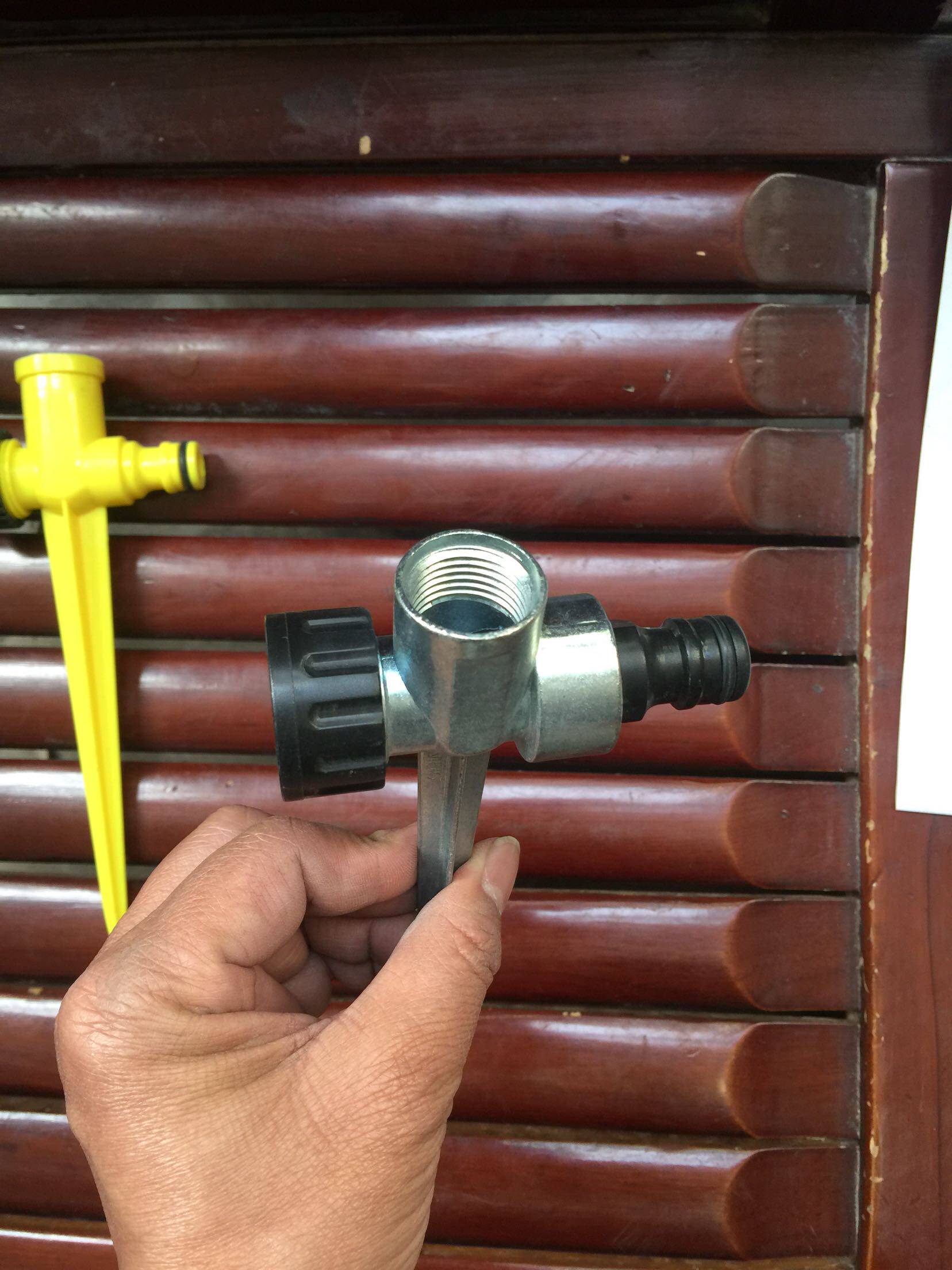 Metal Ground Intercalation Nozzle Base Garden Irrigation with 40% rocker nozzle Mobile Irrigation Installation convenient