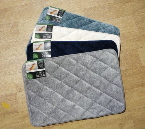 Выйдите из мгновенной воды -поглощающая подушка для напольного пола для воды.