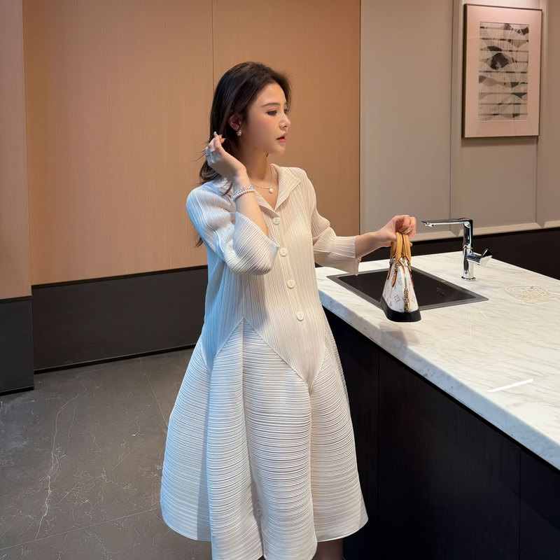 Waw Maternity Wear Elegant V-Neck Pleated Bud Dress Summer Slim Fit Niche Unique Style Slimming Elegant Dress