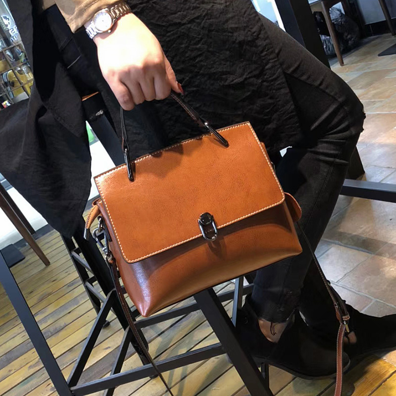 Leather this year popular messenger shell bag female 2022 new trendy high-end texture handbag pet bag