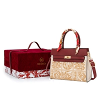 Белые бретели, красная подарочная коробка, с вышивкой