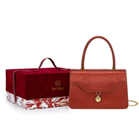 Красная подарочная коробка