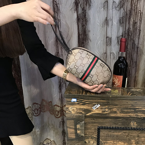化妆包大女化妆袋小号新款收纳包随身便携简约手拿防水容量