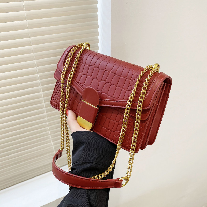 Small crowddesign red bride wedding women's bag 2022 new boardroom bag chain bag single shoulder inclined satchel bag