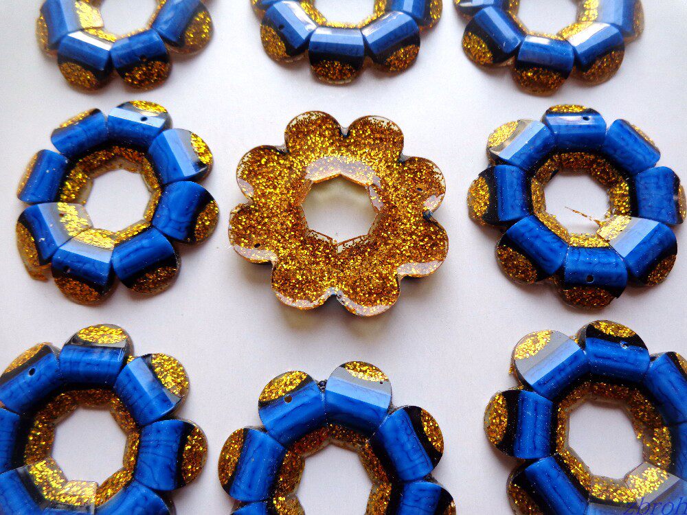 1 new stylish round drill 30mm flat-bottomed deep blue gold 2 holes Large number of water drill clothing Package Decorative Accessories