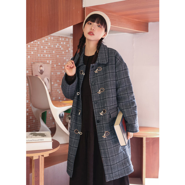 Er gave the new college style Japanese style small stature retro plaid woolen jacket for women's winter short and medium length cow horn buckle