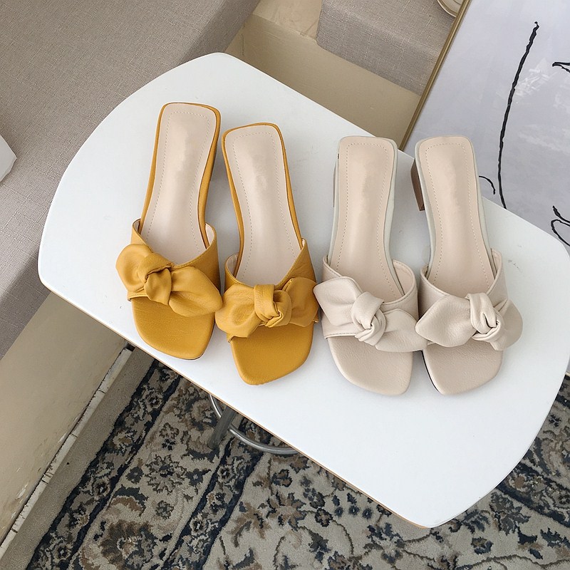 2020 summer new Korean version of the fashion wild solid color bow slippers wear outside the middle heel temperament sandals women's shoes