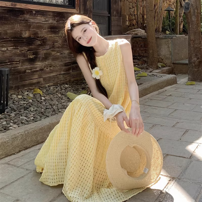 Petite Light Yellow Plaid Sleeveless Dress for Women, Summer, Covers the Body, Slimming, Loose, Long Skirt with a Large Hem for Sanya Vacation