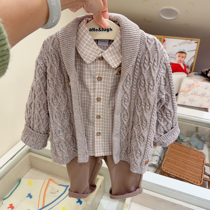 Korean Children's Clothing 26 Spring New Style Boys and Girls Fashionable Versatile Old Money Twist Collar Knitted Cardigan Sweater Jacket Korean Children's Clothing 26 Spring New Style Boys and Girls Fashionable Versatile Old Money Twist Collar Knitted Cardigan Sweater Jacket