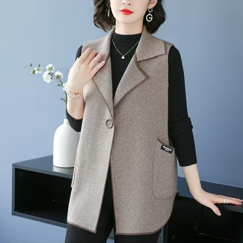 Middle-Aged Mother's Stylish New Vest Jacket, 40-50 Years Old, Elegant Spring and Autumn Vest Cardigan, Loose Large Size Casual Wear