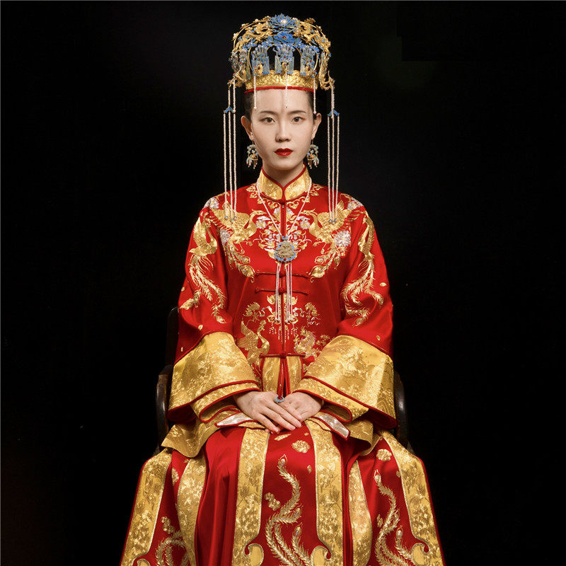 Huffin Bride's Cloisters and Tinnitus With Four Horseface Skirts Show and Handmade Pan Gold Embroidery for the Qing Han women's clothing