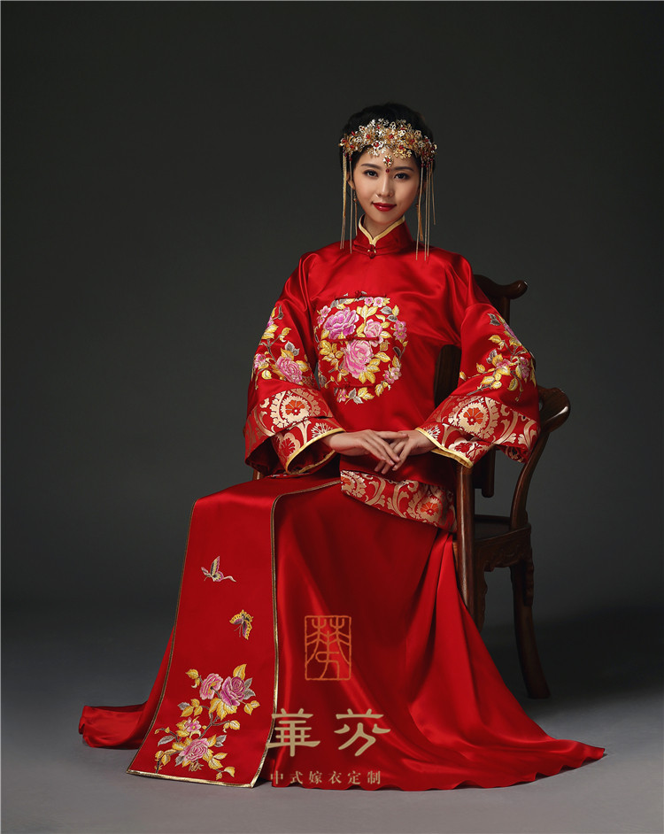 Chinese Wedding Suit Show and Bride Married handmade embroidered ancient dress Wedding Dress National Wedding Dress Qipao Wedding Custom