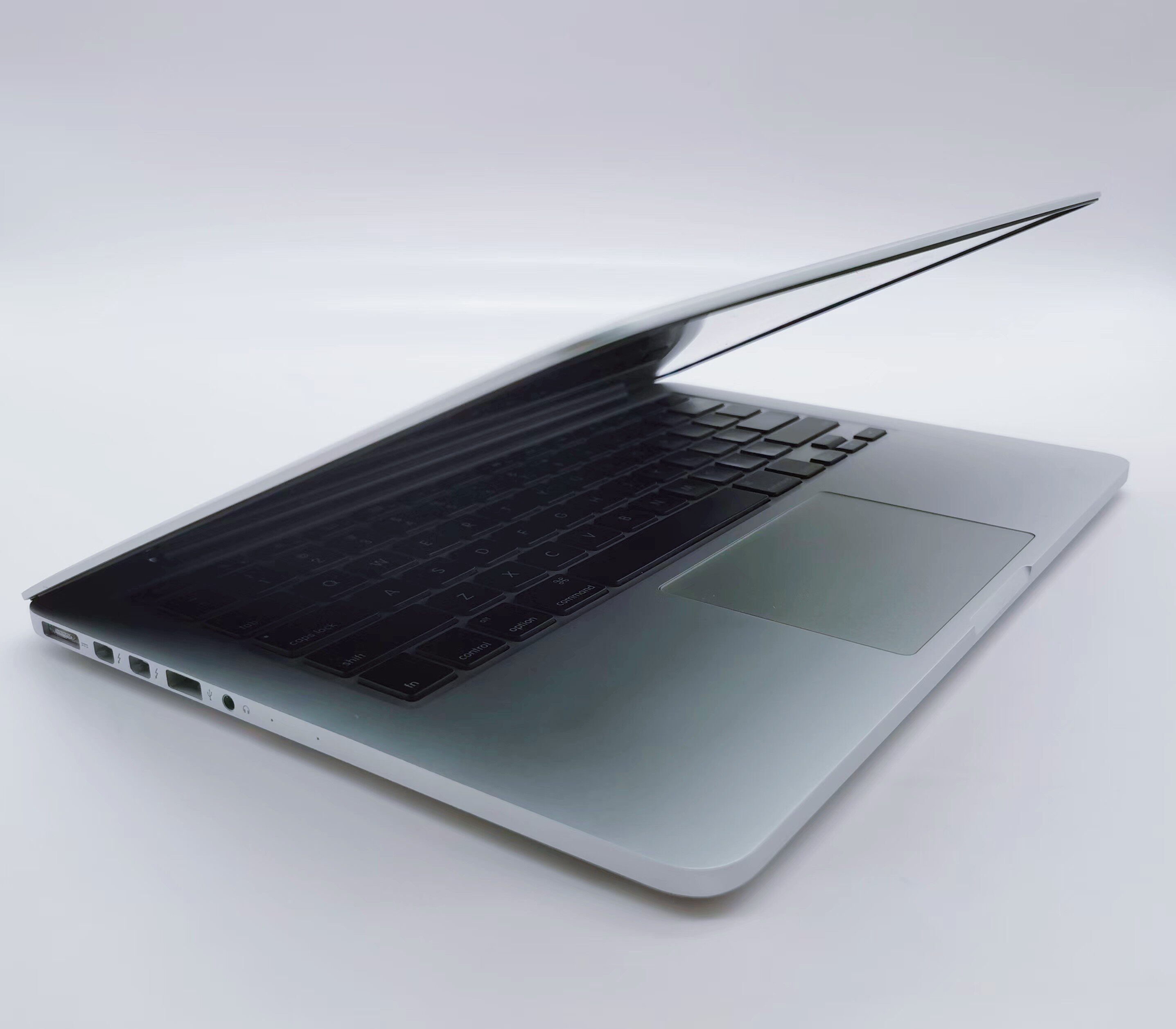 Подержанные ноутбуки 苹果二手笔记本apple macbookpro 13.3视网膜款 触控条 设计 剪辑